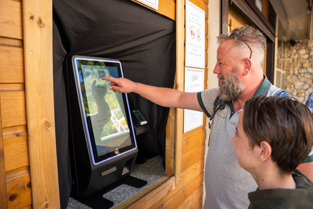 LeisureKing check-in and order screen