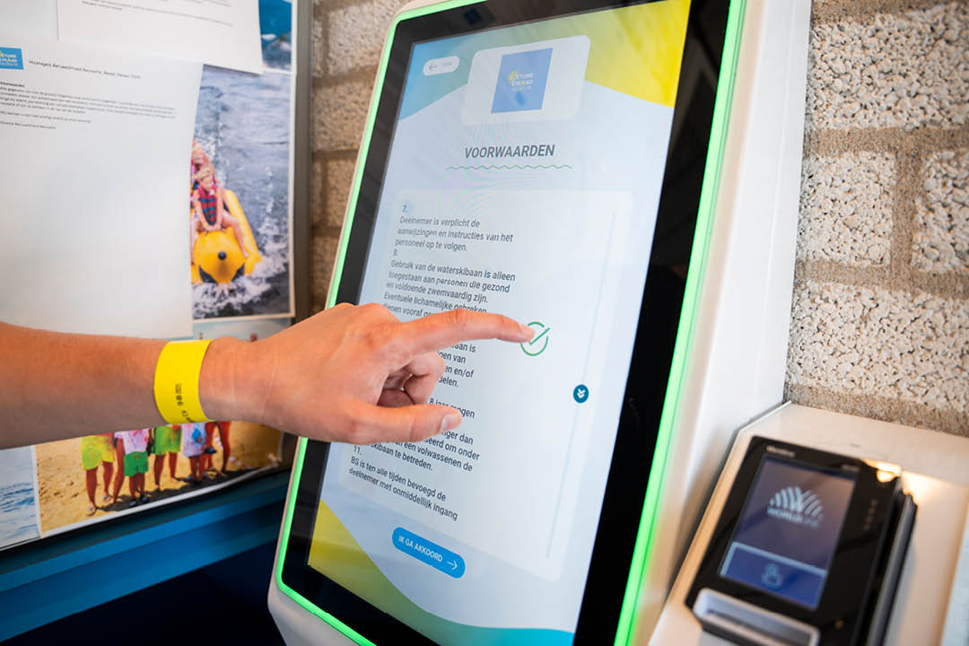 LeisureKing check-in and order screen